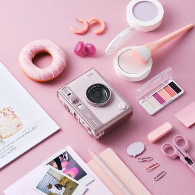 Fujifilm Instax Mini Evo Rose avec écran de contrôle